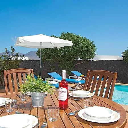 Villa Playa Blanca Sleeps 6 Air Con Wifi