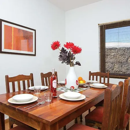 Playa Blanca Sleeps 6 Air Con Wifi